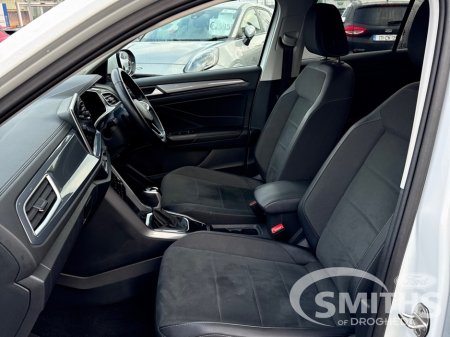 2023 Volkswagen T-Roc STYLE 1.5TSI 150HP €32,950 thumbnail