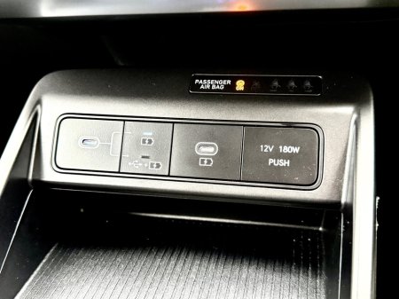 2024 Hyundai Kona 1.6 HYBRID Signature Auto €30,950 thumbnail