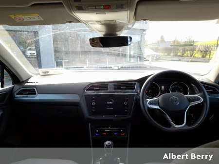 2024 Volkswagen Tiguan - thumbnail 9