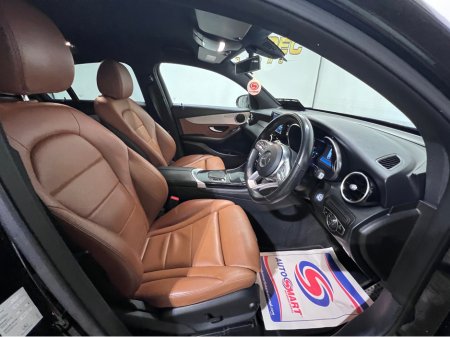 2020 Mercedes-Benz GL Class 200 D COUPE 5DR AUTO €38,900 thumbnail