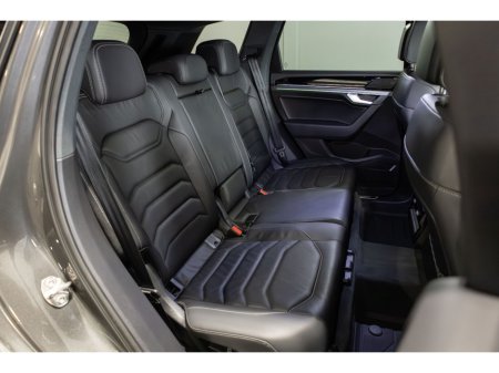 2025 Volkswagen Touareg - thumbnail 11