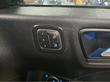 2025 Ford Kuga ST-LINE PHEV PAN ROOF €39,800 thumbnail