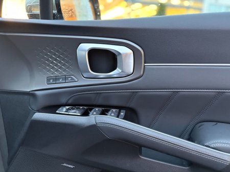 2025 Kia Sorento 1.6 Plug In Hybrid (7 Seats) €59,995 thumbnail