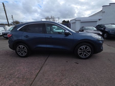 2021 Ford Kuga - view 3