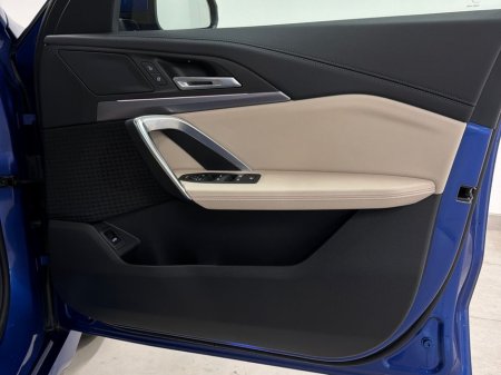 2025 BMW iX1 - thumbnail 23