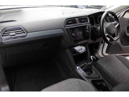 2021 Volkswagen Tiguan - thumbnail 21