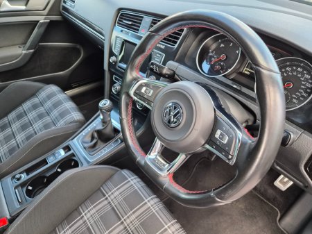 2015 Volkswagen Golf - thumbnail 24