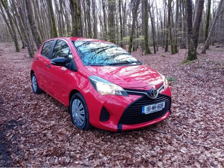2015 Toyota Yaris - thumbnail 3