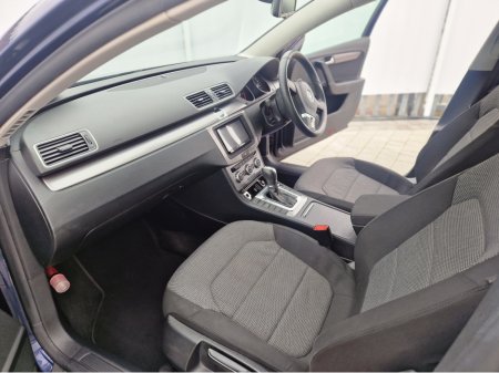 2012 Volkswagen Passat - thumbnail 20