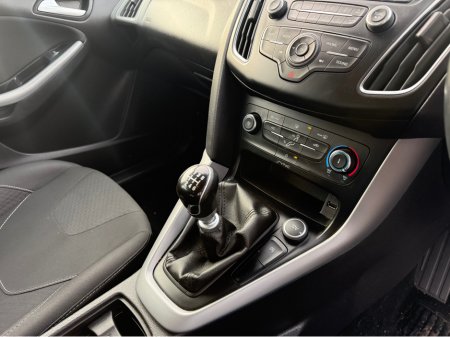 2015 Ford Focus ZETEC 1.6 TDCI 95PS 4DR thumbnail
