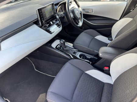 2021 Toyota Corolla - thumbnail 2