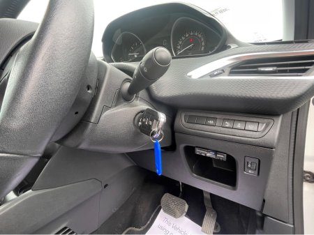 2016 Peugeot 208 1.2 Petrol Automatic LOW KM €9,900 thumbnail