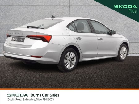 2023 Skoda Octavia - thumbnail 3