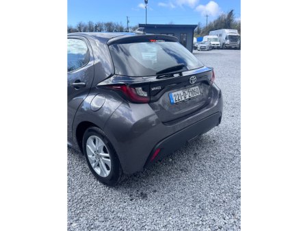 2022 Toyota Yaris - thumbnail 9