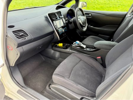 2015 Nissan Leaf - thumbnail 20