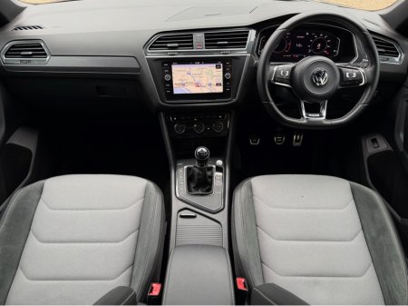 2019 Volkswagen Tiguan R-LINE 2.0 TDI MANUAL 6SPEED FWD 150HP 5DR €29,950 thumbnail