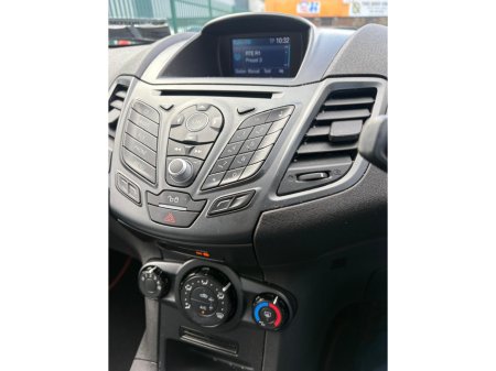 2016 Ford Fiesta - thumbnail 9