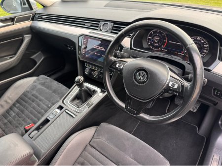 2019 Volkswagen Passat HIGHLINE 2.0 TDI MANUAL 6SPEED FWD 150HP 4DR €15,450 thumbnail