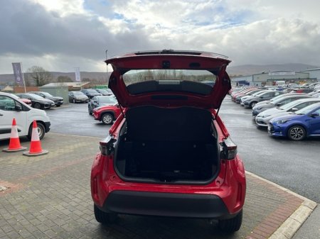 2024 Toyota Yaris Cross YARIS CROSS LUNA €28,950 thumbnail