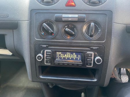 2014 Volkswagen Caddy - view 4