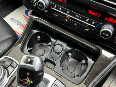 2016 BMW 5 Series - thumbnail 41