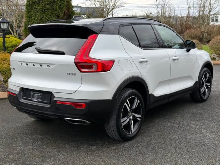 2018 Volvo XC40 D3 FWD MANUAL 150 R-DESIGN thumbnail