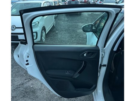 2016 Peugeot 208 Puretech 1.2L Petrol Automatic (2763) €9,995 thumbnail