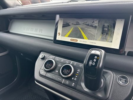 2023 Land Rover Defender - thumbnail 14