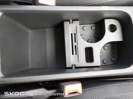 2025 Skoda Karoq SELECTION 2.0TDI 115HP €37,950 thumbnail