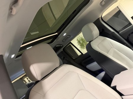 2025 Land Rover Defender X-DYNAMIC SE=HUGE SPEC//LIGHT INTERIOR//AS NEW=2 YEAR WARRANTY=TAILORED FINANCE PACKAGES AVAILABLE=TRADE IN'S WELCOME €104,995 thumbnail