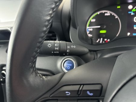 2023 Toyota Yaris HYBRID LUNA €23,950 thumbnail