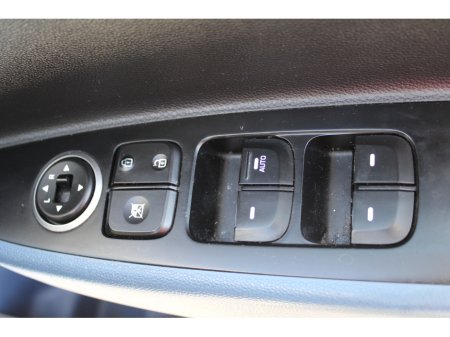 2017 Hyundai i10 - thumbnail 12