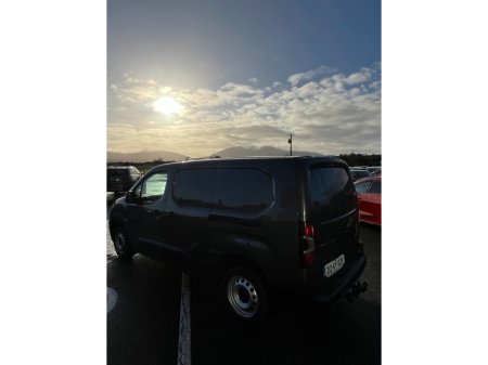 2021 Peugeot Partner  €16,950 thumbnail