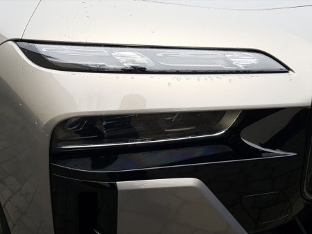 2024 BMW 7 Series 750e M Sport Pro €99,995 thumbnail