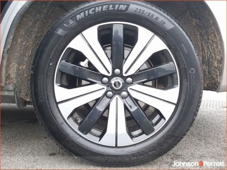 2025 Volvo XC60 T6 350bhp AWD PHEV Plus Dark (Panoramic Sunroof / 360 Camera / Heated Seats) €67,900 thumbnail