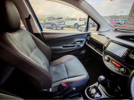 2017 Toyota Yaris - thumbnail 6