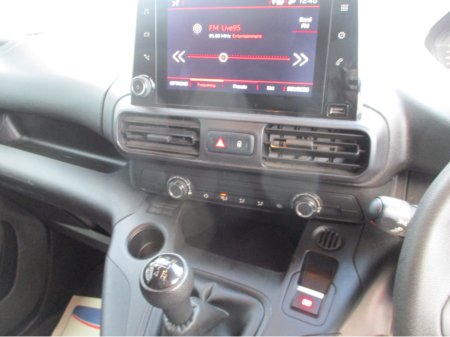 2021 Peugeot Partner 1.5 BLUE HDI 100 LONG BODY 6.2 €15,250 thumbnail