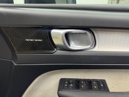 2019 Volvo XC40 - thumbnail 11