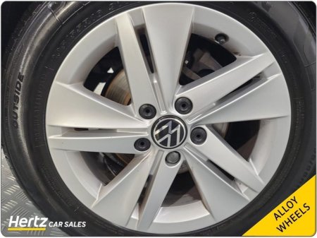 2024 Volkswagen Golf LIFE 110HP Petrol Manual €24,995 thumbnail