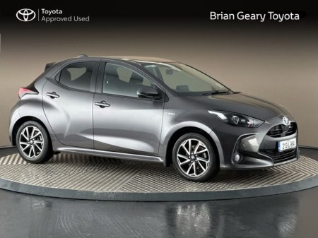 2021 Toyota Yaris LunaSport Hybrid