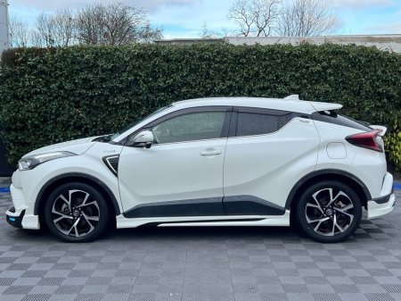 2018 Toyota C-HR MODELLISTA 1.8 HYBRID // 18" DIAMOND CUT ALLOYS // HEATED SEATS // PARKING SENSORS €19,900 thumbnail