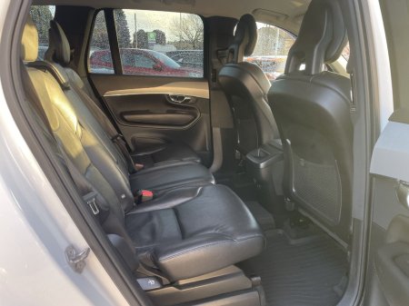 2021 Volvo XC90 Momentum thumbnail