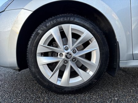 2024 Skoda Octavia - thumbnail 5