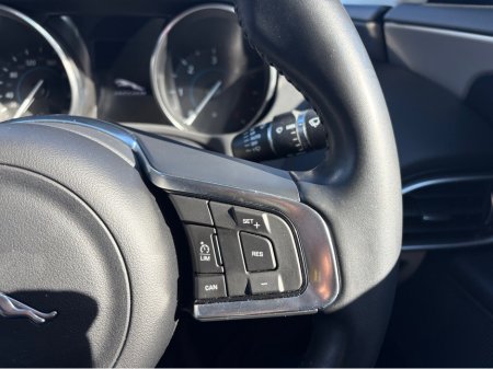 2017 Jaguar XE - thumbnail 22