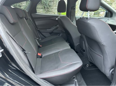 2017 Ford Focus - thumbnail 20