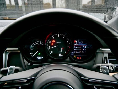 2023 Porsche Macan Macan T €69,950 thumbnail