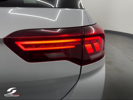 2022 Volkswagen T-Roc R-LINE 1.5 TSI D7F 150HP 5DR A €28,995 thumbnail