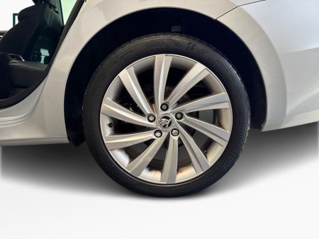 2023 Skoda Octavia - thumbnail 5