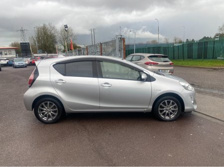 2017 Toyota Aqua 1.5 DAA-NHP10 5DR AUTO €9,950 thumbnail