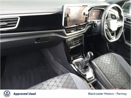 2023 Volkswagen T-Roc 2.0TDI 116BHP R-LINE WITH REAR VIEW CAMERA AND WINTER PACK €31,950 thumbnail